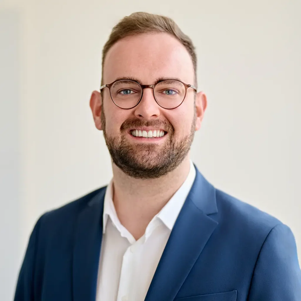 Oli­ver Bo­no­mé