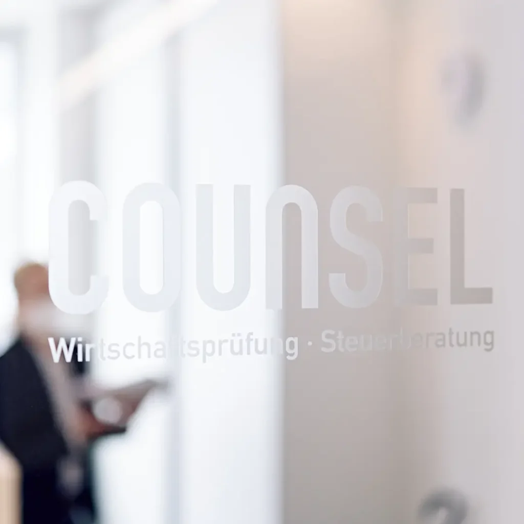 Türbeschriftung mit Counsel Logo